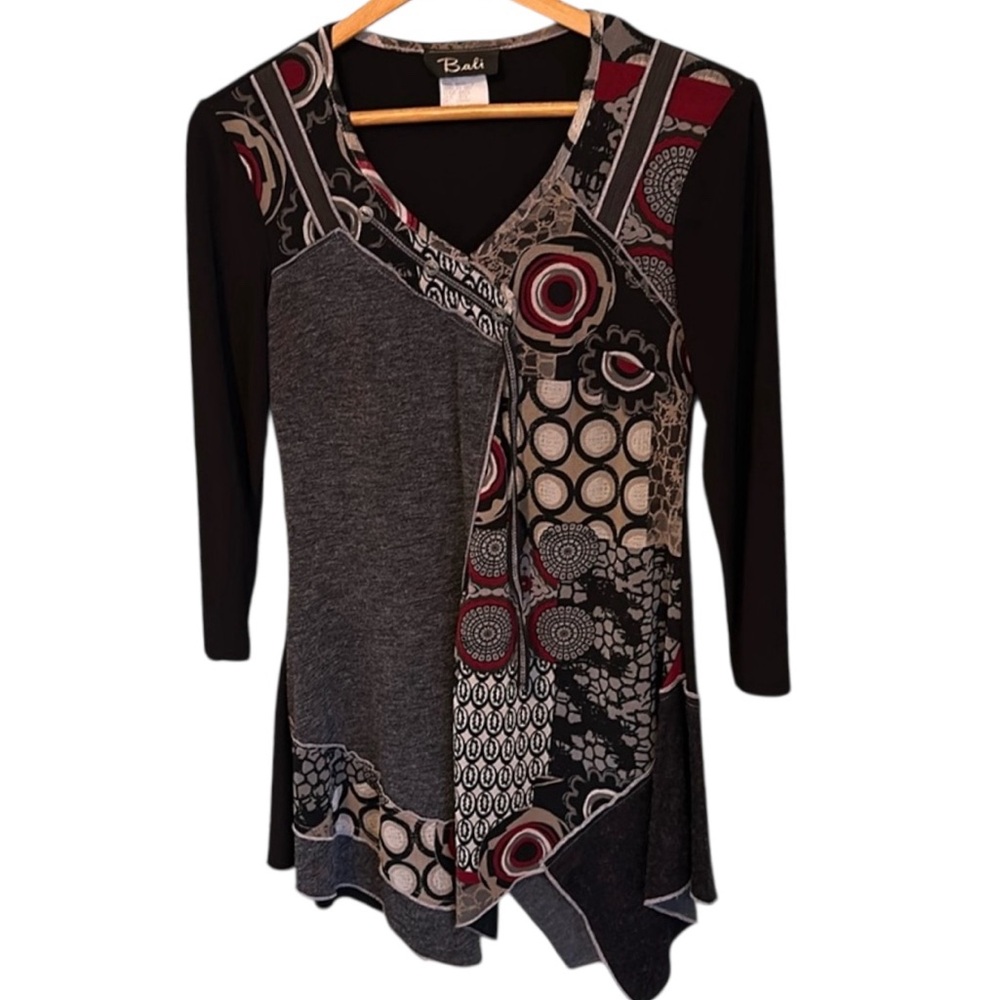F9- black red gray white design pattern blouse Bali small sm s